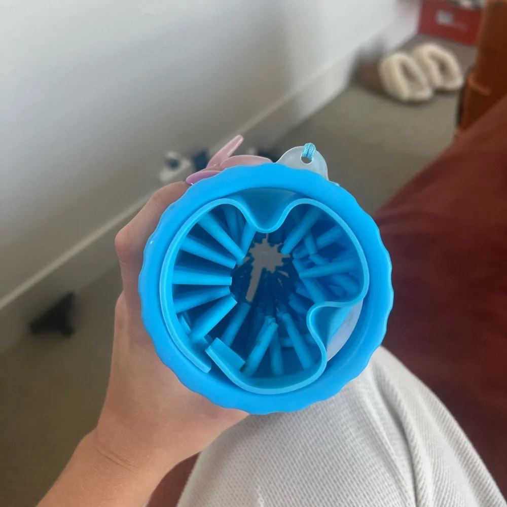 Dog paw cleaner
